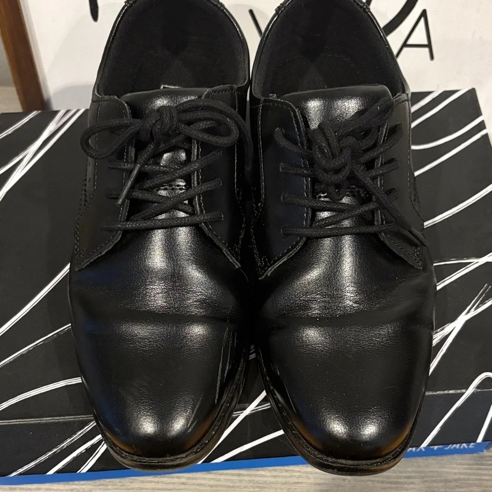 Max and Jake Black kids Dress Shoes size 4